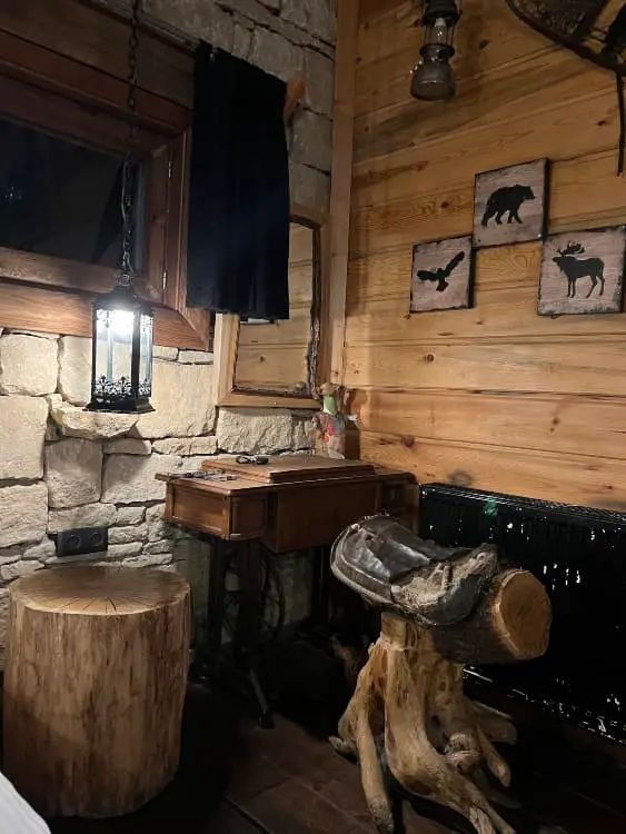 wood cabin house decor